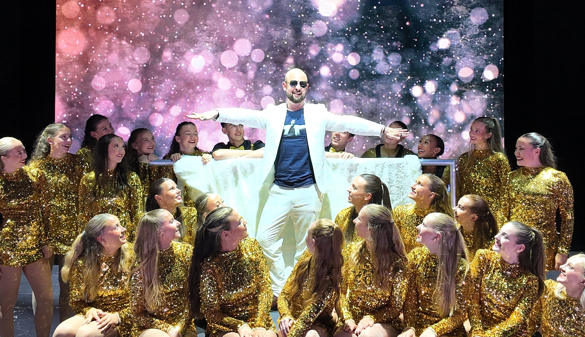 Humble MVP with dancers 1 Humble MVP with dancers 1